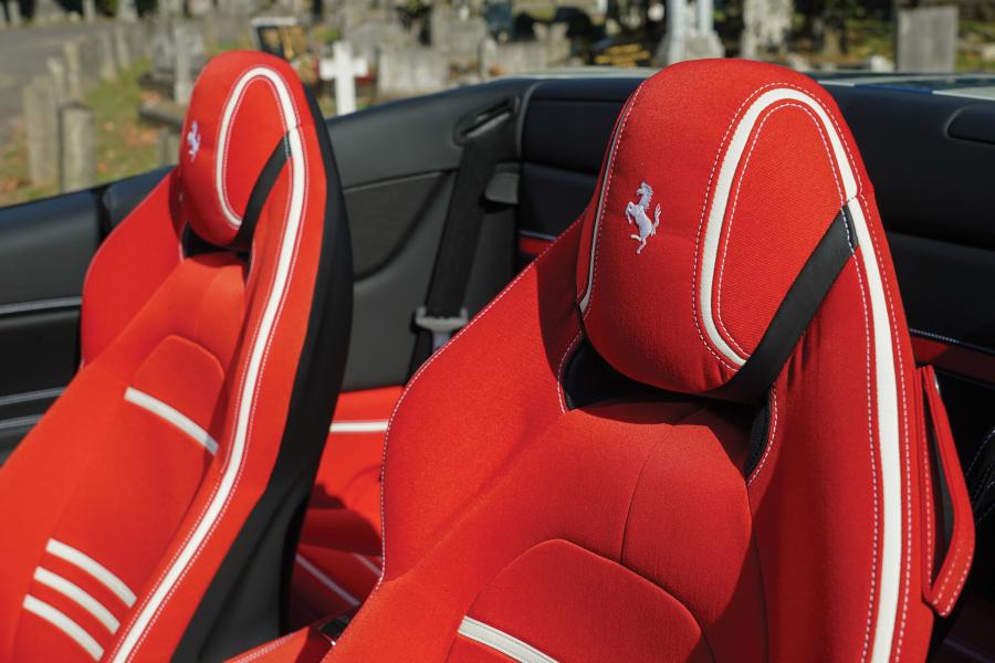 Интерьер Ferrari California T The Lucybelle (231547) 2018 года  (фото 18 из 29)